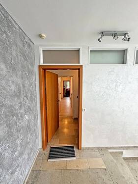 Treppenhaus_Eingang - 4 Zimmer Etagenwohnung zum Kaufen in Dortmund