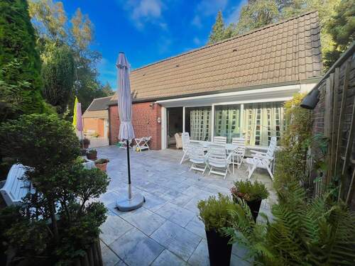 Terrasse - 7 Zimmer Einfamilienhaus zum Kaufen in Wedel