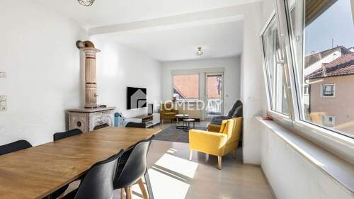 Wohnzimmer 2 - 5 Zimmer Etagenwohnung zum Kaufen in Eppstein