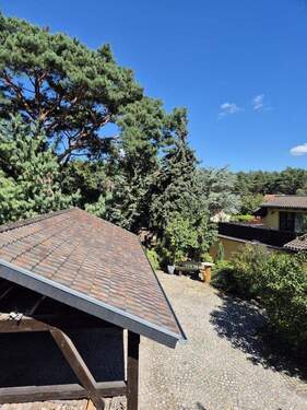 Blick Carport zur Dachterrasse - 