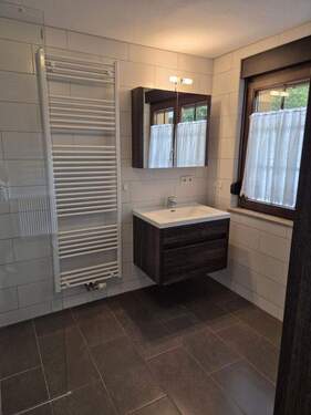 Bad 1 mit Möbel, Dusche, WC - 