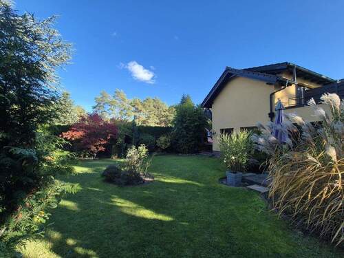 Garten mit Teilansicht Haus - Doppelhaushälfte mit 144,00 m&sup2; in Zossen zum Kaufen