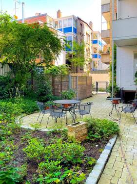 Garten - Highlight: Wohnen, wie Sie es sich wünschen - 4,5-Zi.-Wohnung mit Kamin, Balkon & Stil in Top-Lage