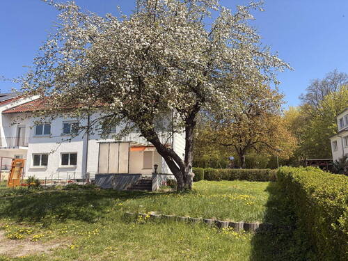 Garten mit Apfelbaum - Reihenendhaus mit 120,00 m&sup2; in Ulm zum Kaufen