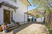 Hauseingang - 7 Zimmer Einfamilienhaus zum Kaufen in Grünwald