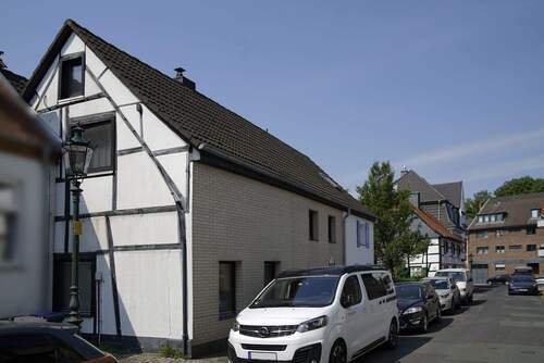 Ansicht_Straße.jpg - 4 Zimmer Einfamilienhaus zum Kaufen in Düsseldorf