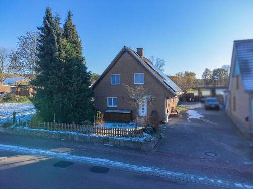 Titekbild - Junges Familiendomizil mit viel Platz zum Wohnen und Gestalten in idyllischer Umgebung von Brekendorf