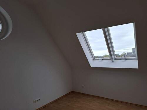 Schlafzimmer mit Dachfenster - 