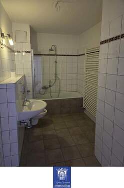 Bad - 4 Zimmer Etagenwohnung zur Miete in Riesa