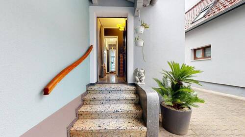 Hauseingang - 4 Zimmer Einfamilienhaus zum Kaufen in Lampertheim