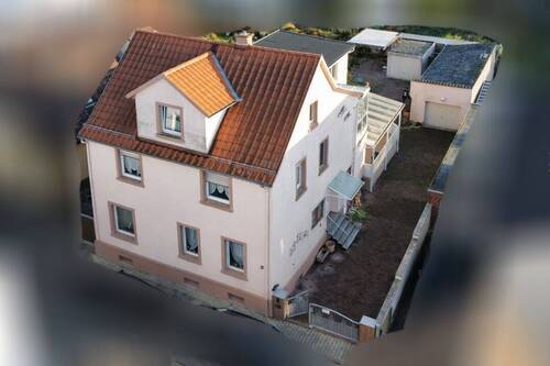 Front - Endlich genug Platz - 10 Zimmer + 5 Stellplätze + Sauna + Wintergarten