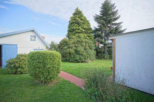 Garten mit Gartenhaus - 