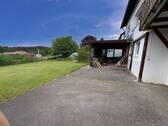 Hof mit Carport - 