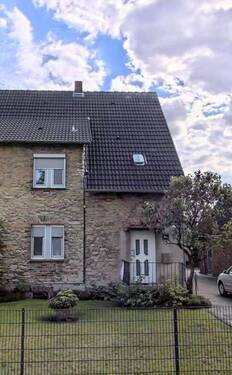 außen.jpg - Baugrundstück mit Doppelhaushälfte, interessante Größe für Investoren