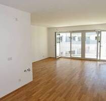 Familienfreundliche 3-Zi-Whg mit großem Balkon direkt an der U-Bahn - München Ramersdorf-Perlach