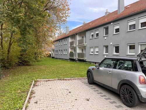 PKW Stellplatz - Etagenwohnung mit 53,00 m² in Waldsassen zum Kaufen