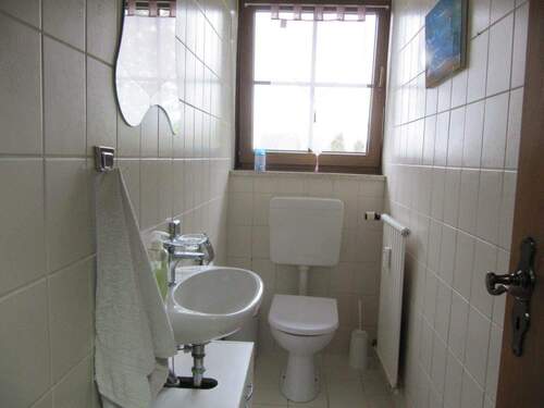 WC OG-Whg..JPG - Etagenwohnung mit 93,00 m² in Mainburg zum Kaufen