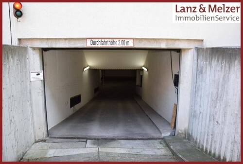 Einfahrt - Garage, Stellplatz in Berlin