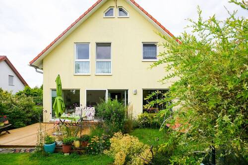Hausansicht - Großzügiges Einfamilienhaus in Stadtrandlage!