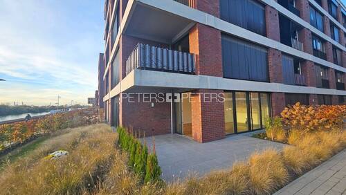 Außenansicht - + Traumhaft und direkt zum Wasser +