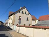 Haus Seite mit Einfahrt - 