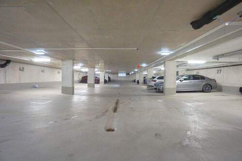 großzügige Tiefgarage - 