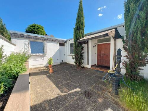 Eingang Haus - Bungalow mit 166,00 m² in Mörfelden-Walldorf zum Kaufen