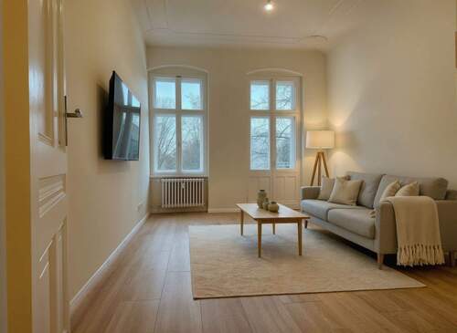 Wohnzimmer - (KI generiert) - Tolle Eigentumswohnung mit Balkon, direkt an der Panke im Wedding!