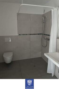 Bad - Eindrucksvoller Dachtraum mit moderner Ausstattung und EBK im Erstbezug! Lift!