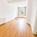 Helles Wohnzimmer - 9 Zimmer Mehrfamilienhaus, Wohnhaus zum Kaufen in Delmenhorst