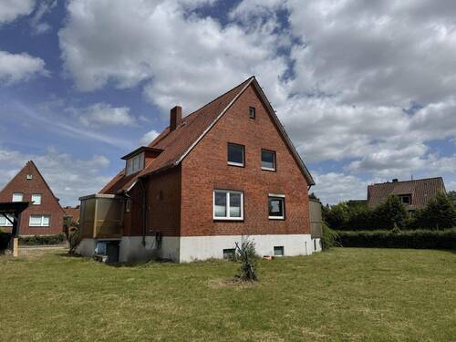 Seitenansicht vom Garten - 