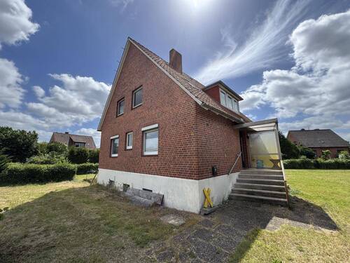 Seitenansicht zum Eingang - 
