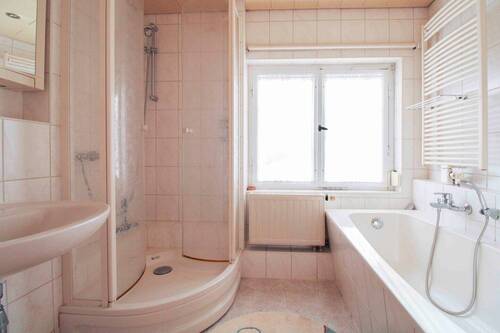 Badezimmer 1. OG Ansicht 01 - 