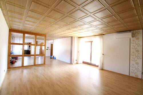 2 Wohnbereich EG - 8 Zimmer Mehrfamilienhaus, Wohnhaus zum Kaufen in Kefenrod