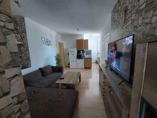 Wohnbereich mit offener Küche - 3 Zimmer Etagenwohnung zum Kaufen in Pliening