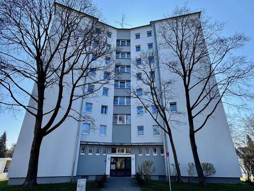 Außenansicht - Helle 2-Zimmer-Wohnung mit Südbalkon und viel Potenzial in Augsburg-Hochzoll