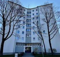 Helle 2-Zimmer-Wohnung mit Südbalkon und viel Potenzial in Augsburg-Hochzoll