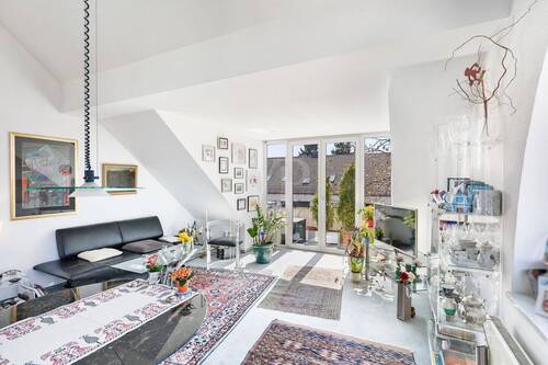 Wohnzimmer - 2 Zimmer Etagenwohnung zum Kaufen in München