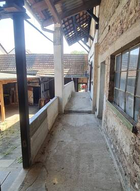 Blick auf Hauseingang, Hof.jpg - 