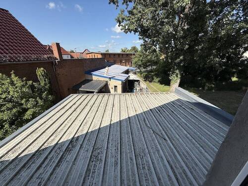 Blick aufs Nebengebäude - 