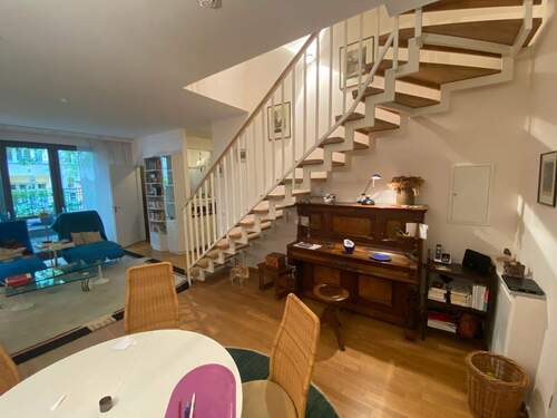 Wohnzimmer mit Wendeltreppe - 