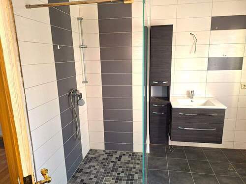 9 Bad EG Dusche, WB.jpg - 