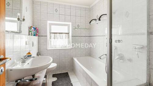 1. OG Badezimmer 1 - 
