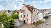 Außenansicht Drohne 1-1 - Gepflegtes 3-Familienhaus mit 245 m² Wohnfläche, Scheune, Garagen und Garten in Petersberg