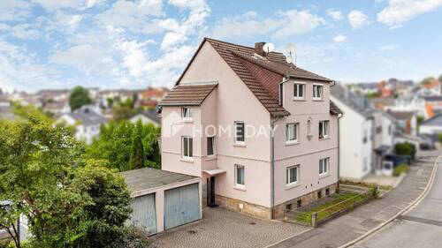 Außenansicht Drohne 1-1 - Gepflegtes 3-Familienhaus mit 245 m² Wohnfläche, Scheune, Garagen und Garten in Petersberg