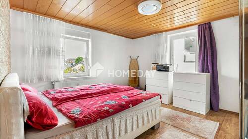 1. OG Schlafzimmer 2 - 