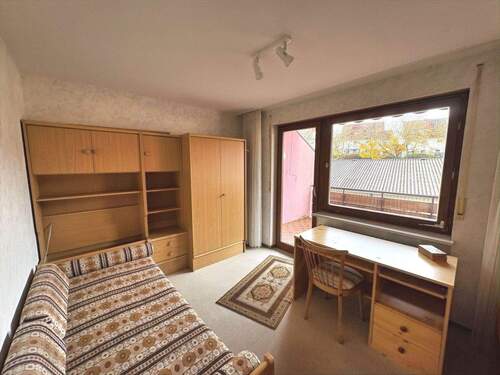 Kinderzimmer/Büro mit Balkonzugang OG - 