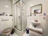 Bad mit Dusche - 