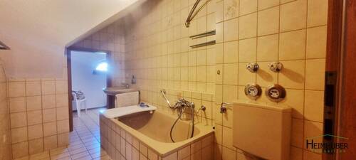 Bad mit Badewanne - 