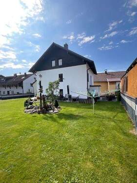 Ansicht - Charmantes Eigenheim mit Garten und Dachgeschoss-Potenzial - Ihr Rückzugsort im Grünen!